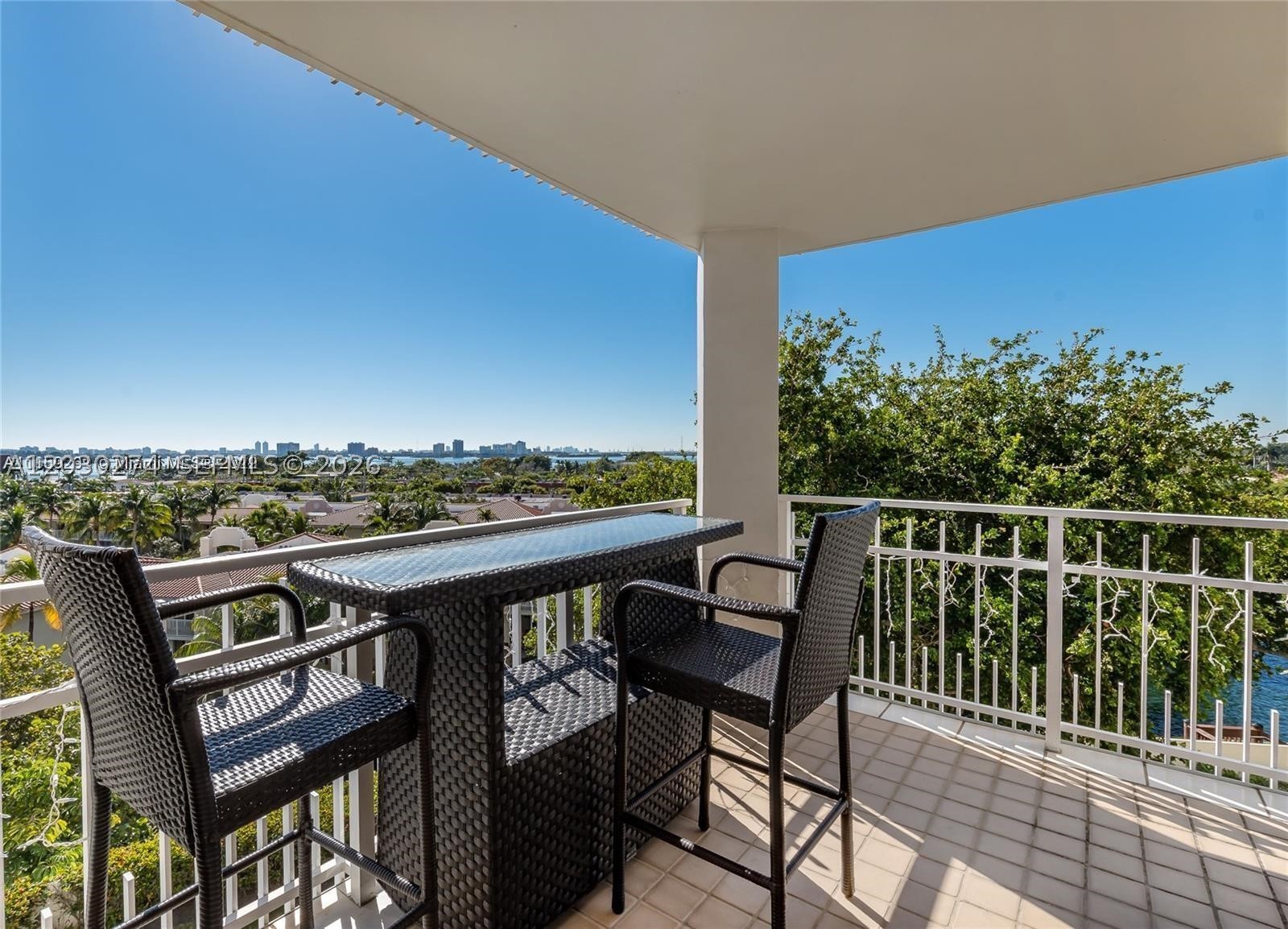 TOWERS OF QUAYSIDE CONDO - Residential