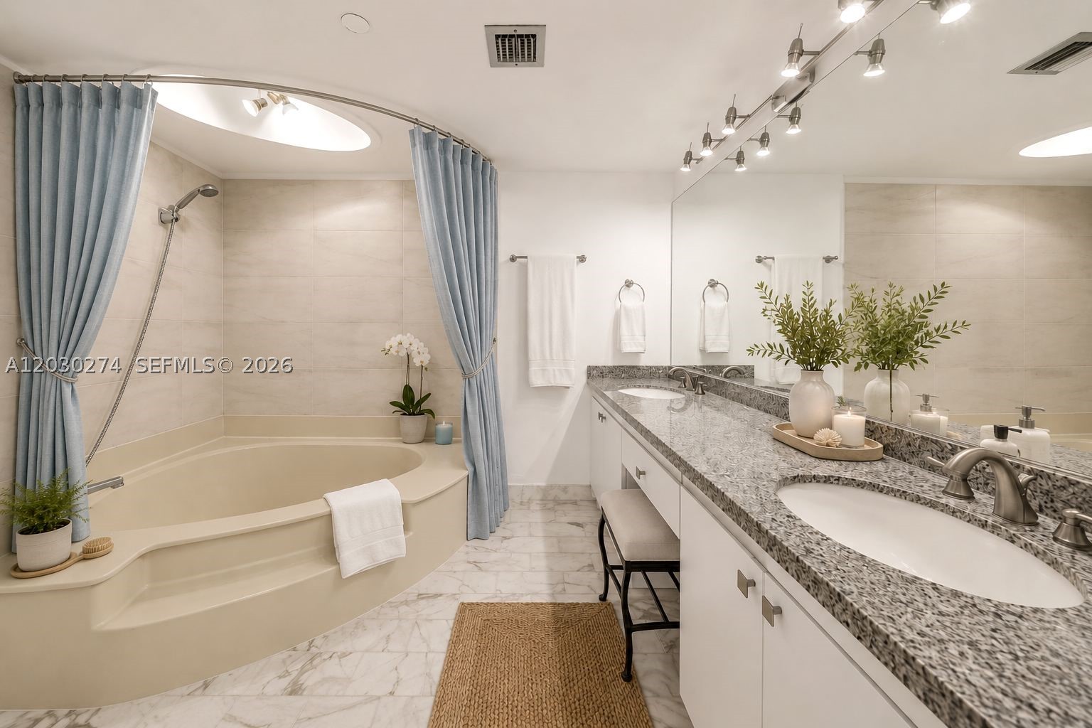 TOWERS OF QUAYSIDE CONDO - Residential
