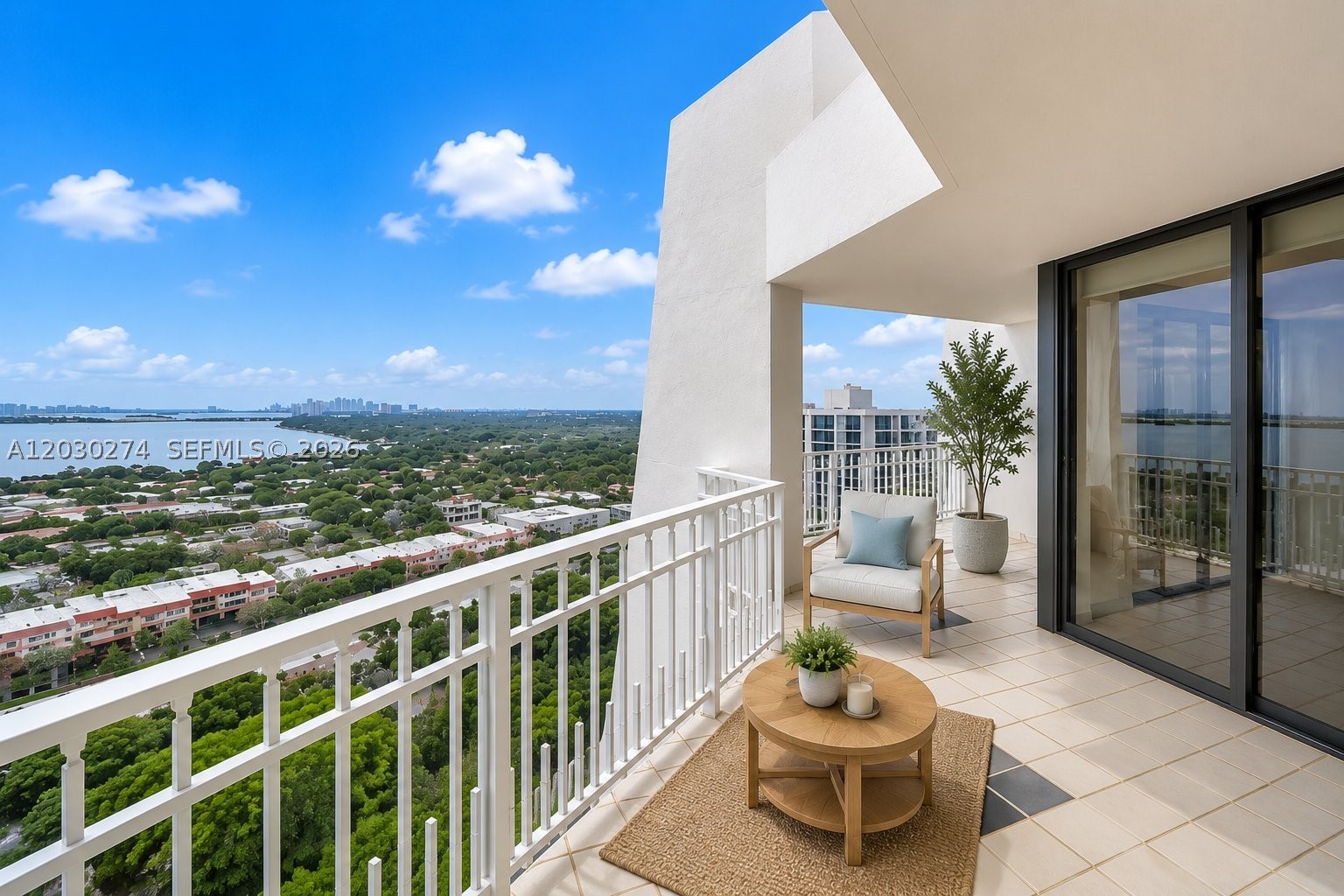 TOWERS OF QUAYSIDE CONDO - Residential