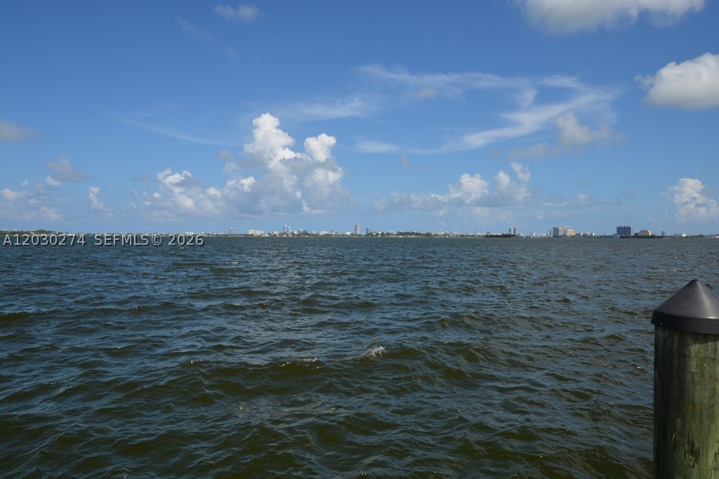TOWERS OF QUAYSIDE CONDO - Residential