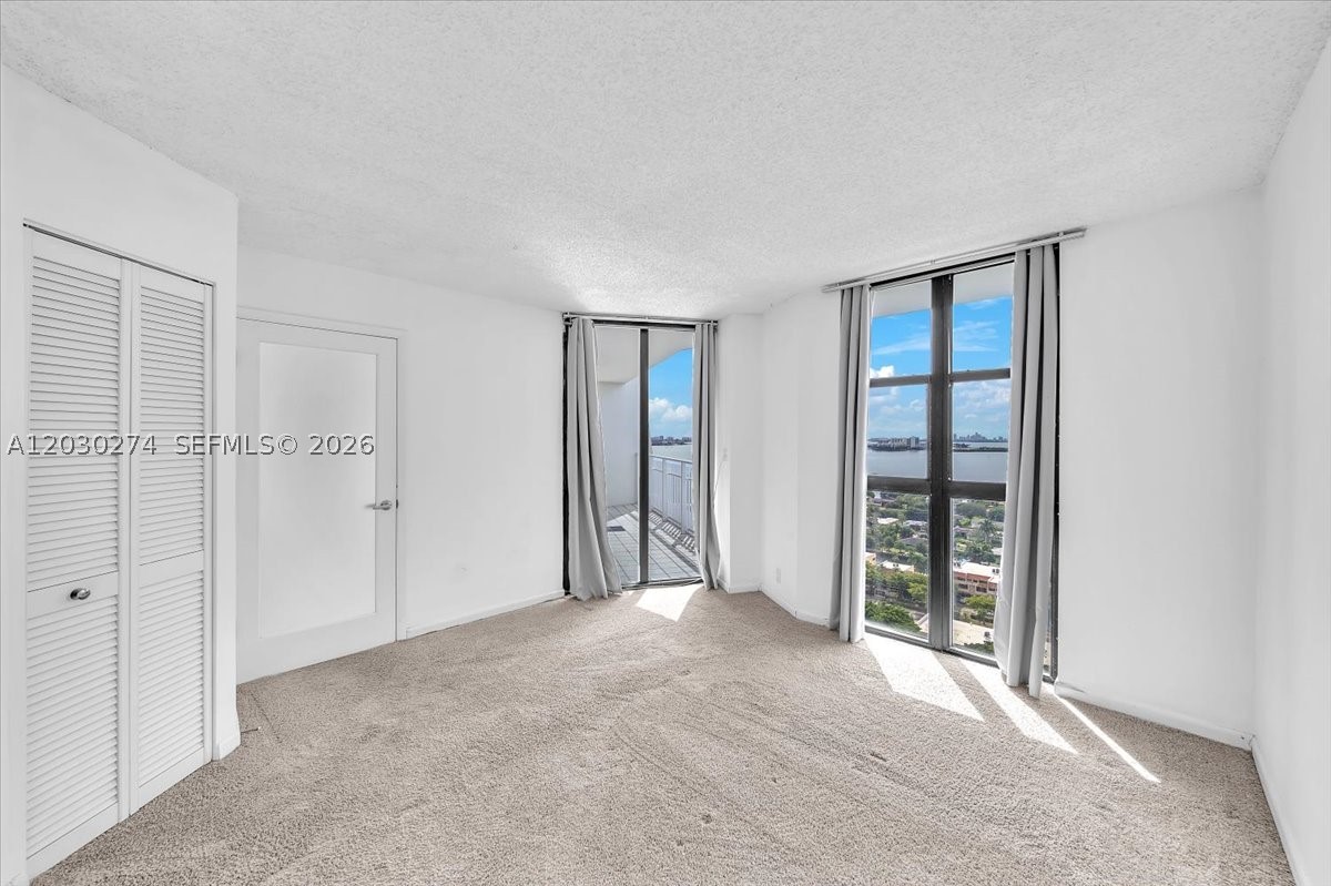 TOWERS OF QUAYSIDE CONDO - Residential
