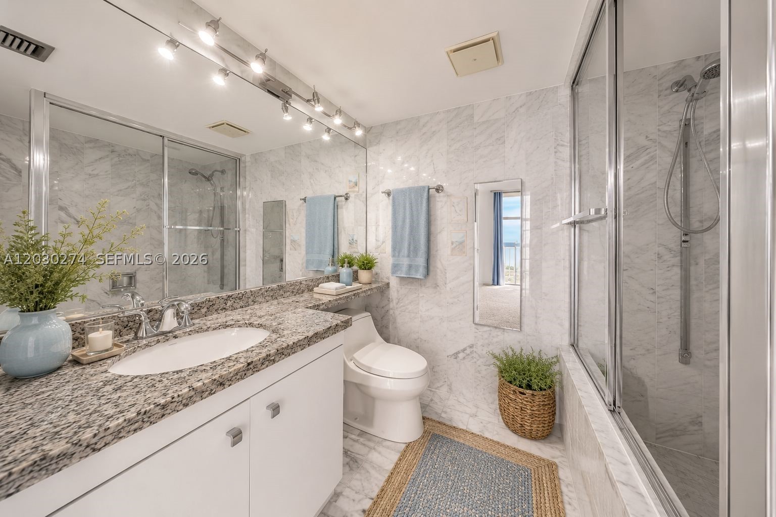 TOWERS OF QUAYSIDE CONDO - Residential