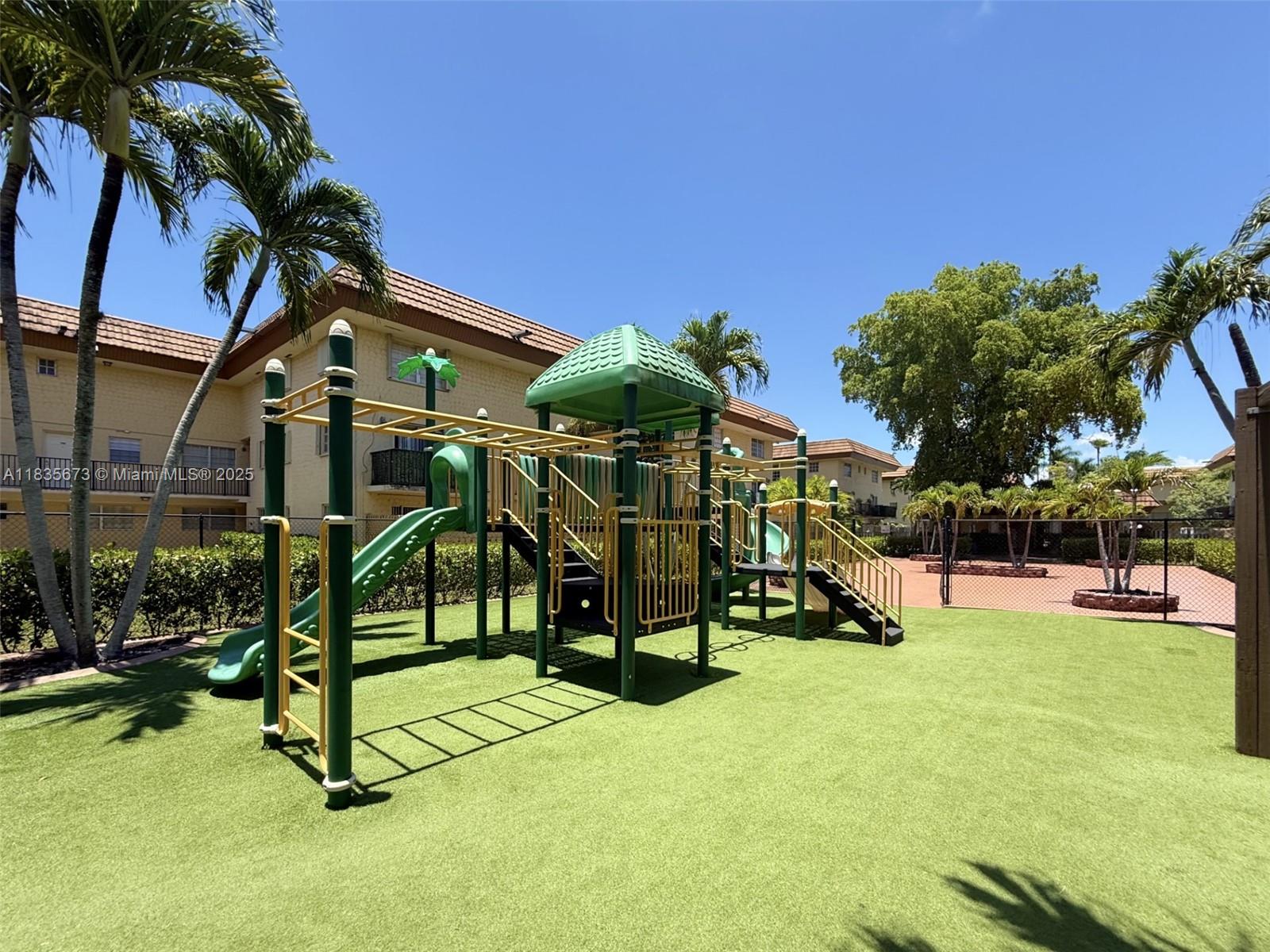 Courtyards at Kendall - Residential