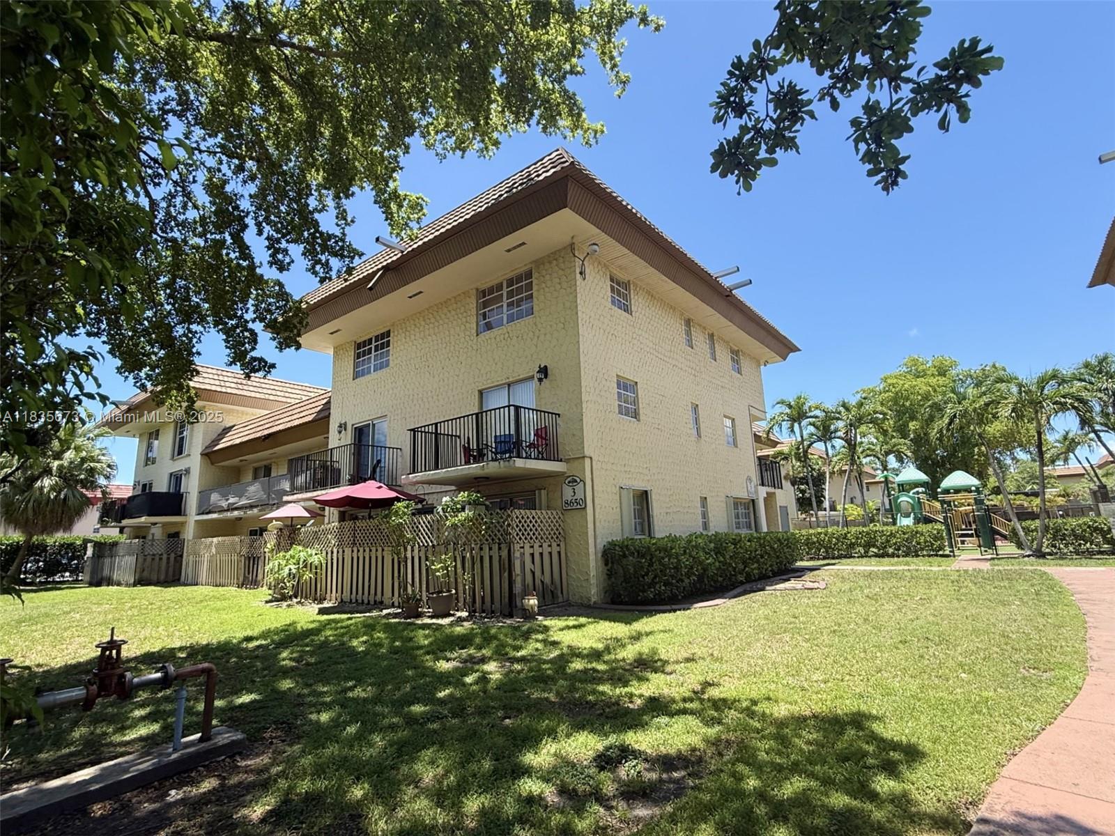 Courtyards at Kendall - Residential