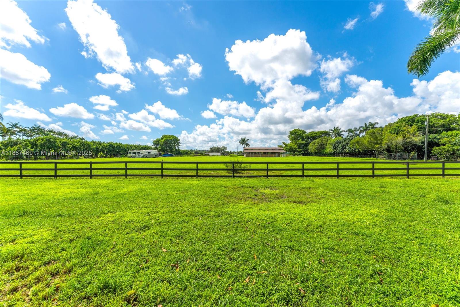 5 AC REDLAND W/ HOME - Residential