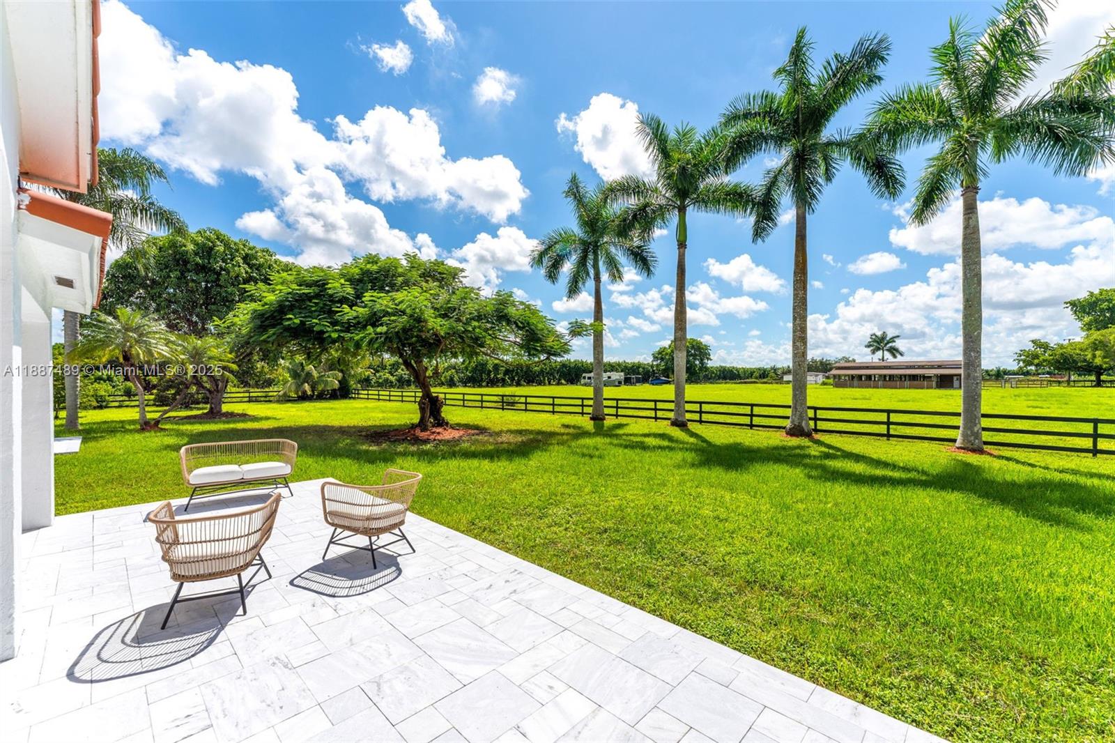 5 AC REDLAND W/ HOME - Residential