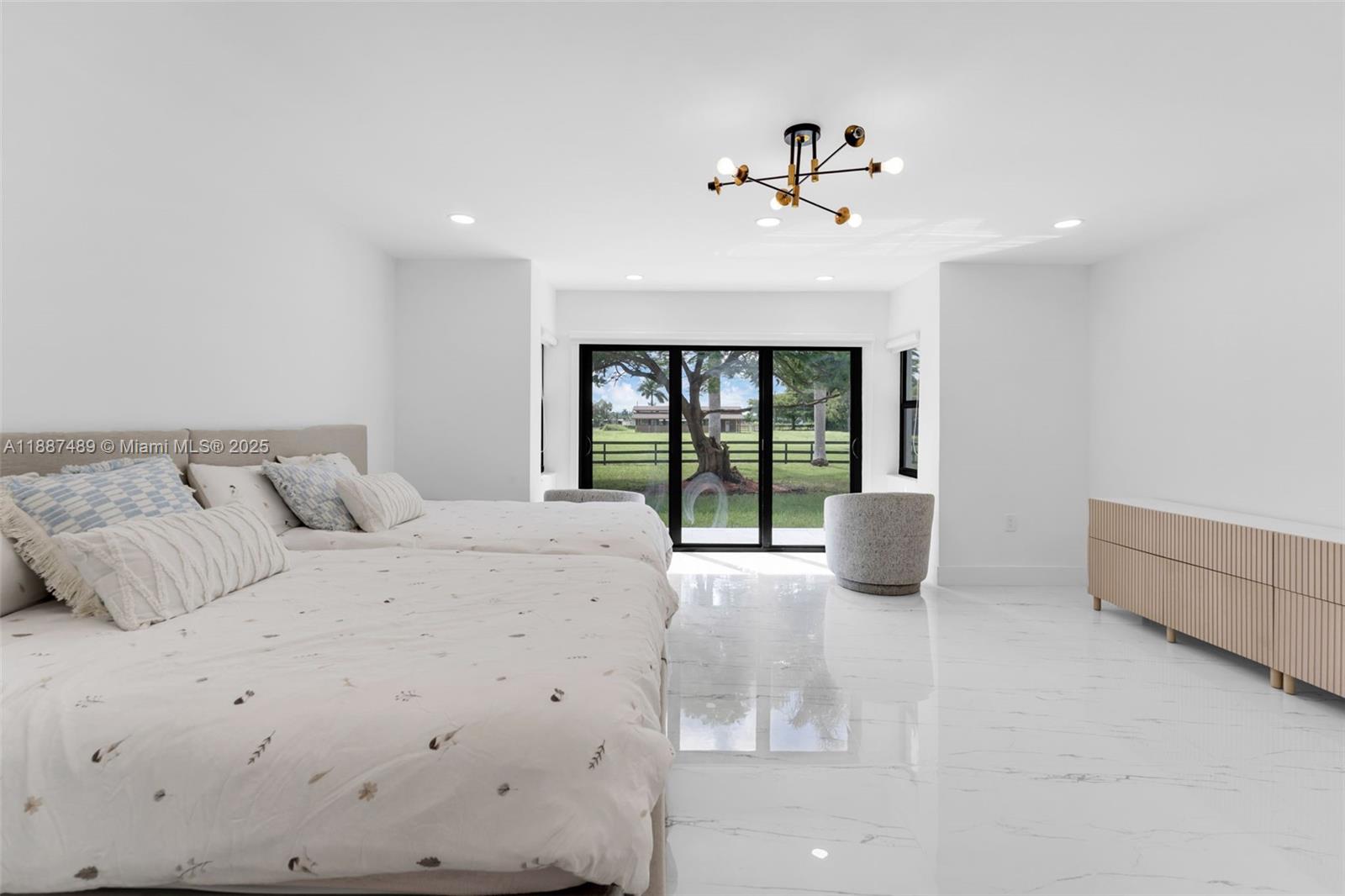5 AC REDLAND W/ HOME - Residential