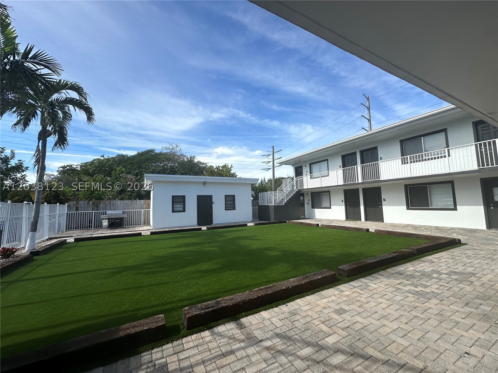 HOLLYWOOD PARK - Residential Lease