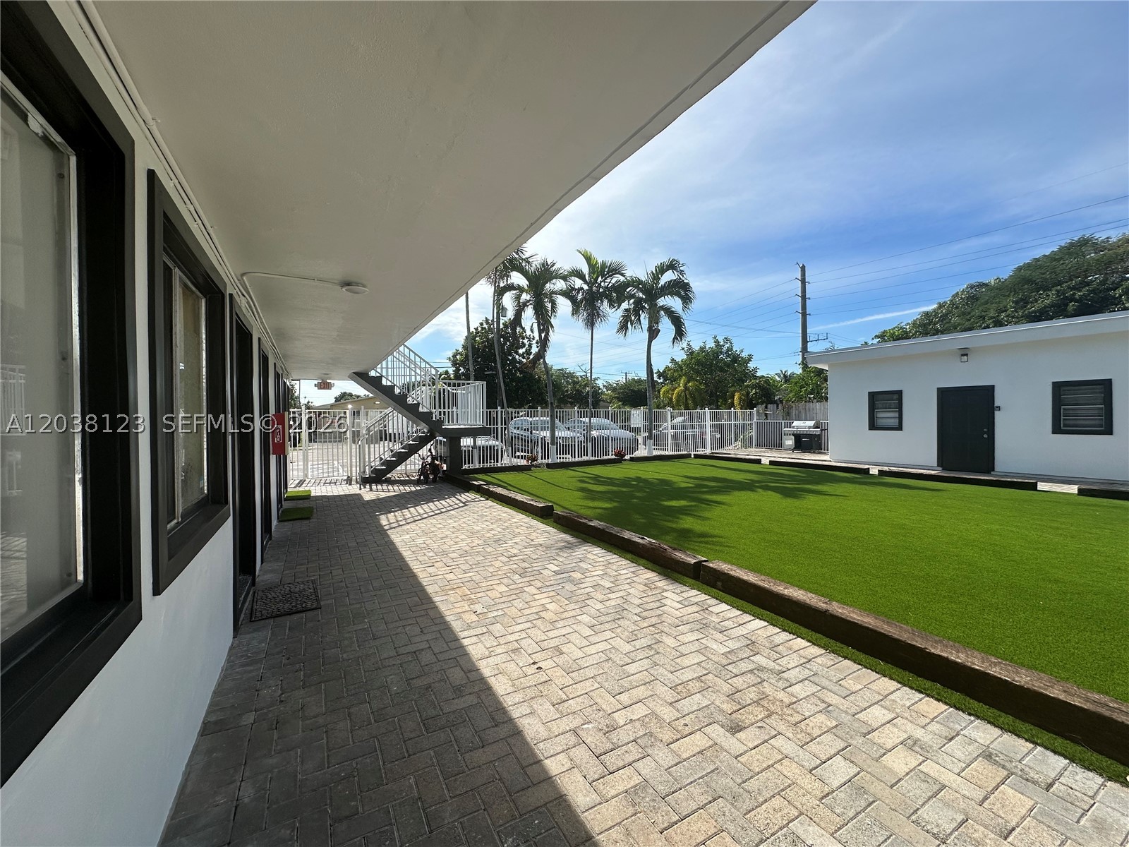 HOLLYWOOD PARK - Residential Lease