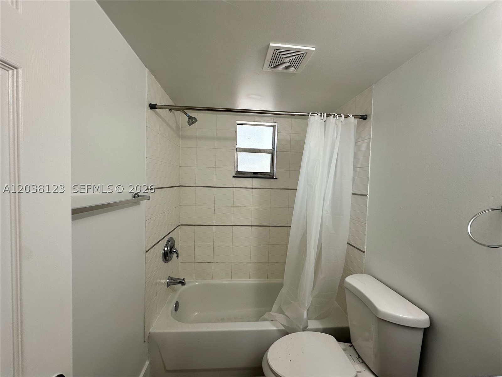 HOLLYWOOD PARK - Residential Lease