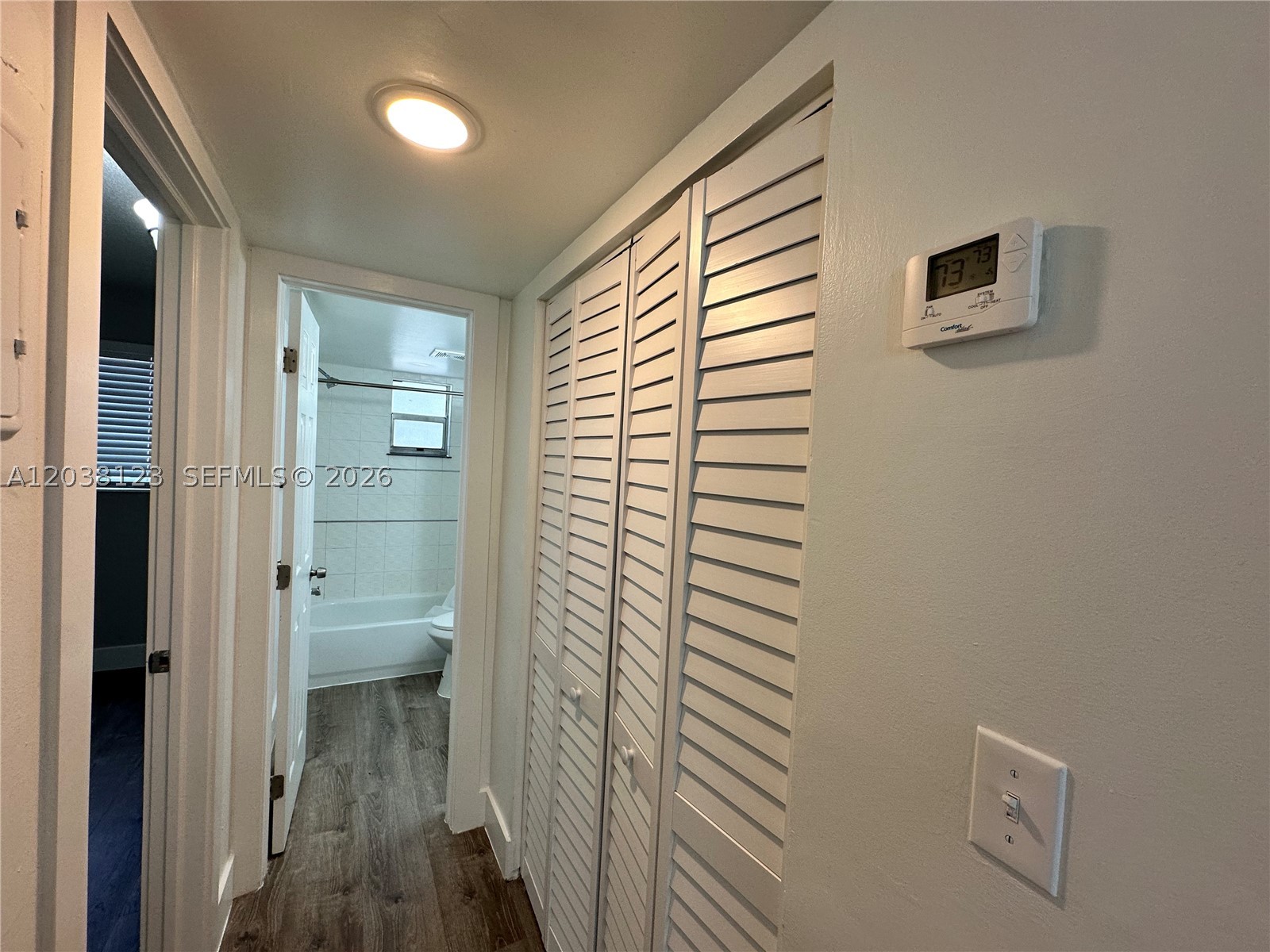 HOLLYWOOD PARK - Residential Lease