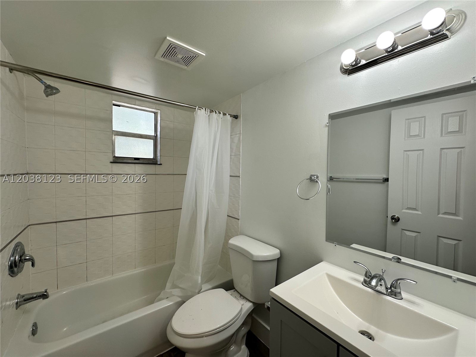 HOLLYWOOD PARK - Residential Lease