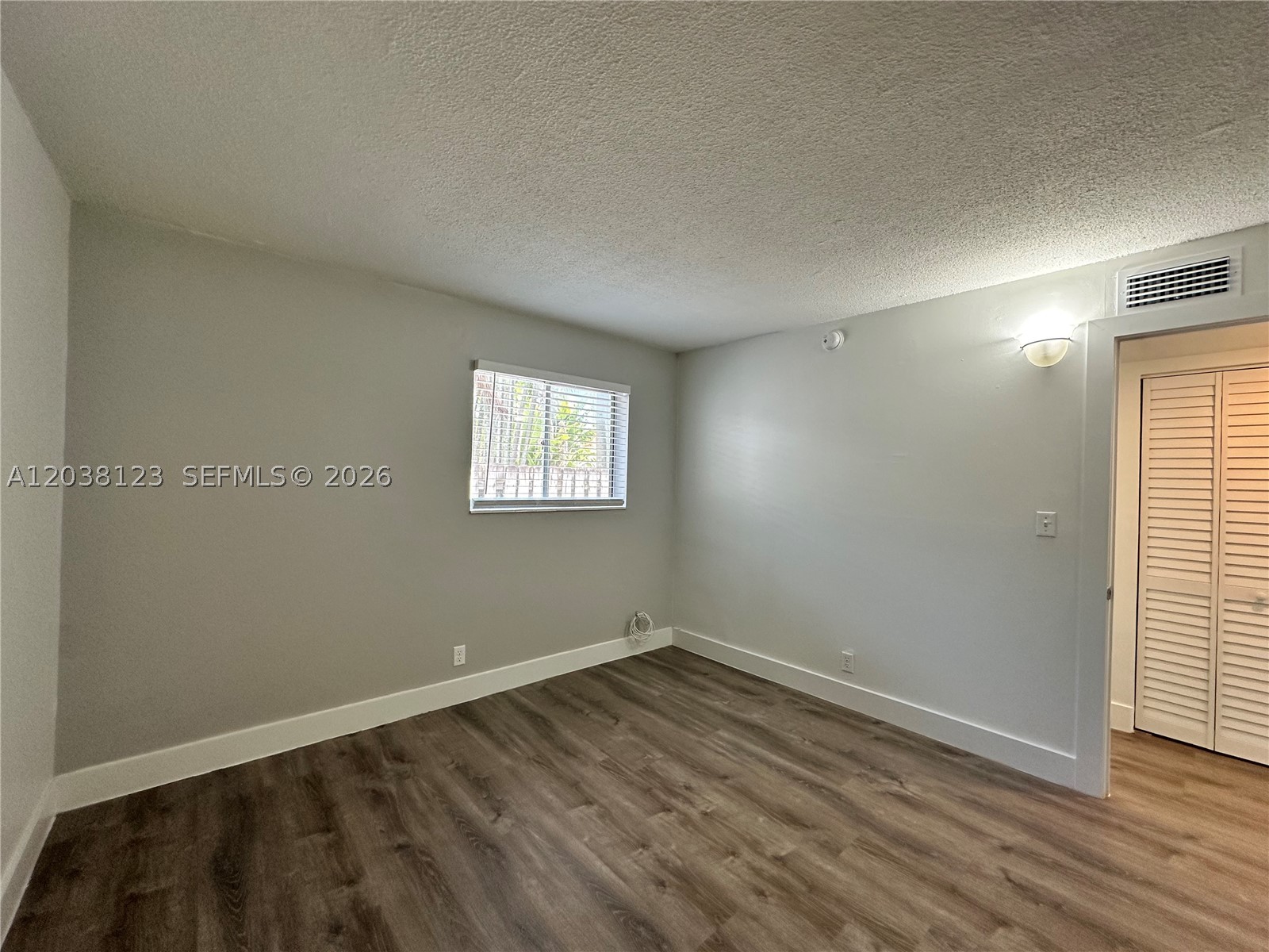 HOLLYWOOD PARK - Residential Lease