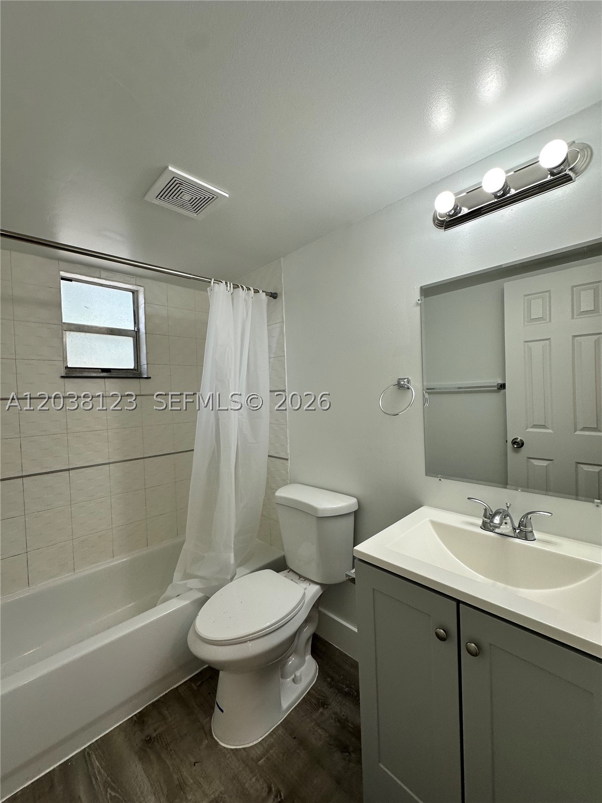 HOLLYWOOD PARK - Residential Lease