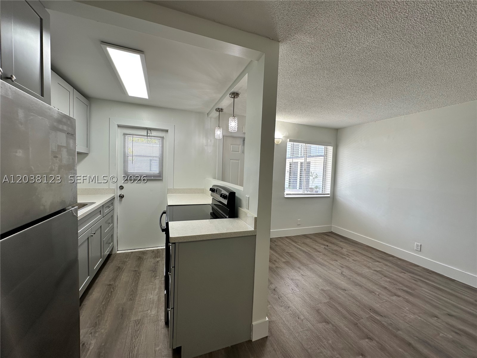HOLLYWOOD PARK - Residential Lease
