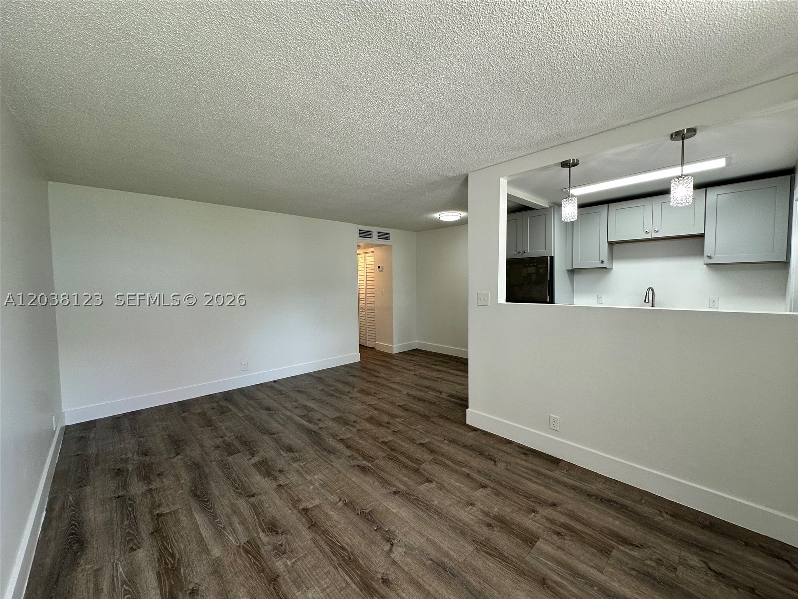HOLLYWOOD PARK - Residential Lease