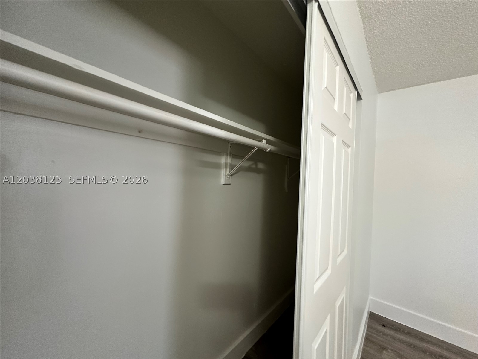 HOLLYWOOD PARK - Residential Lease
