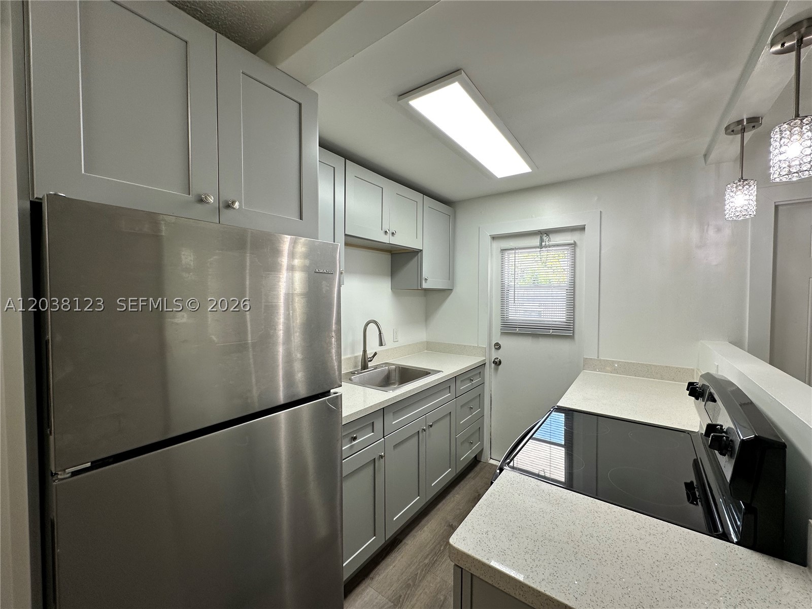 HOLLYWOOD PARK - Residential Lease