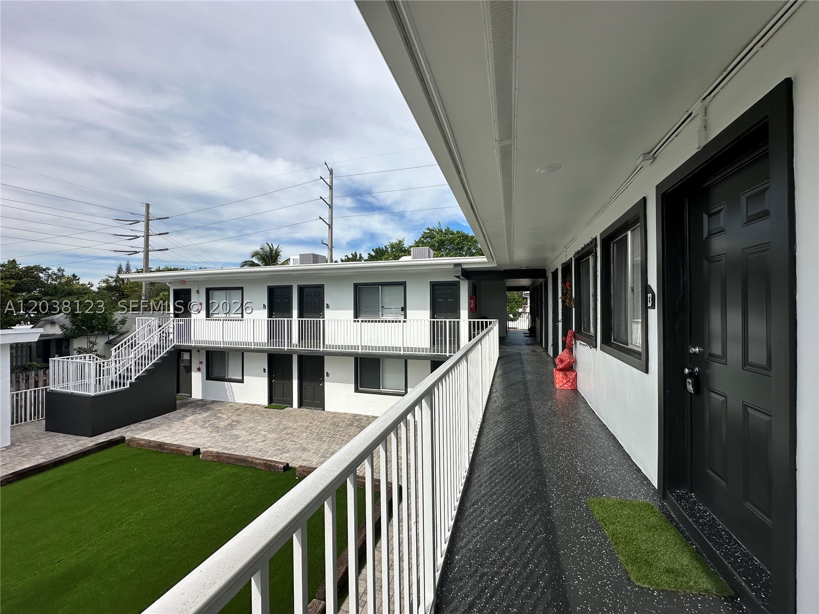 HOLLYWOOD PARK - Residential Lease