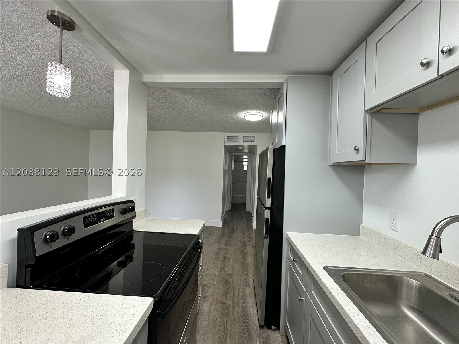 HOLLYWOOD PARK - Residential Lease