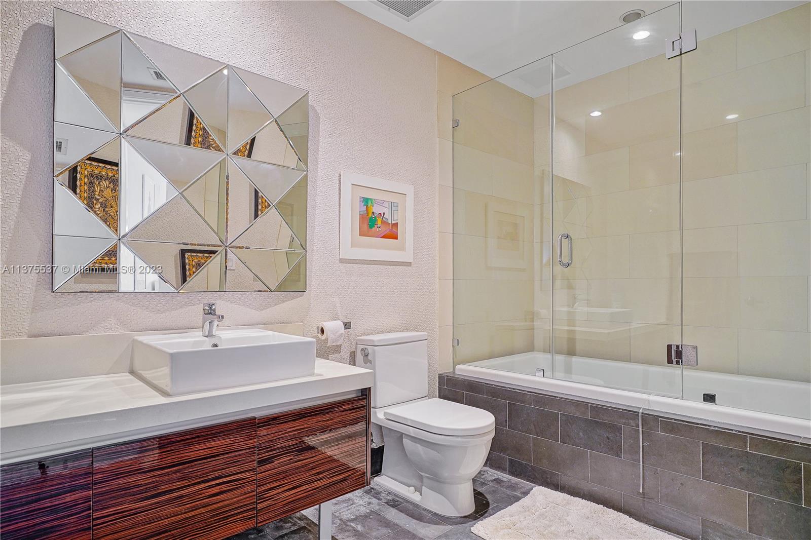 MARQUIS CONDO - Residential