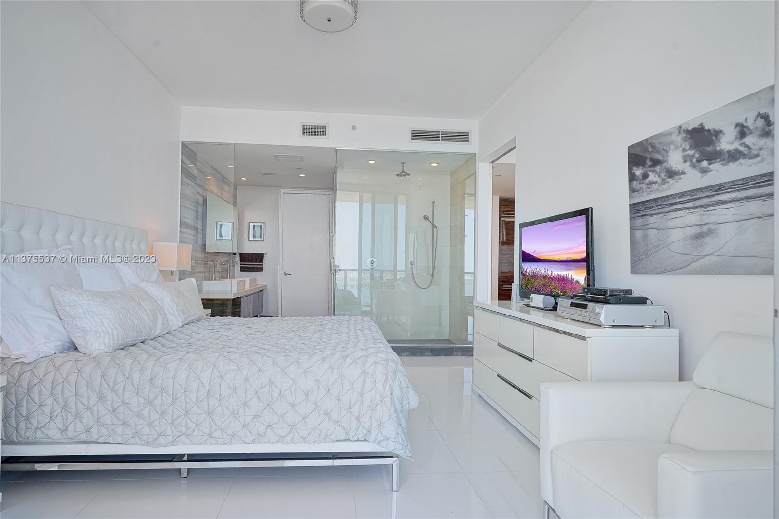 MARQUIS CONDO - Residential