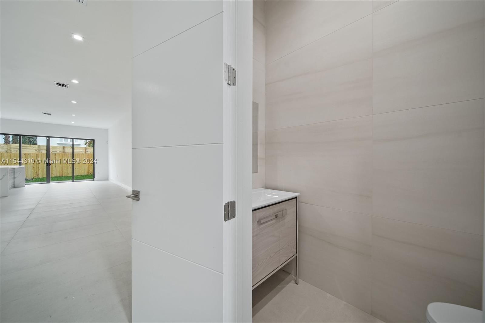 FROW HOMESTEAD - Residential Lease