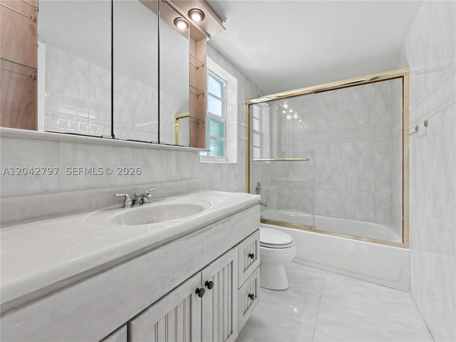 FIRST ADDN TO CALUSA CLUB - Residential