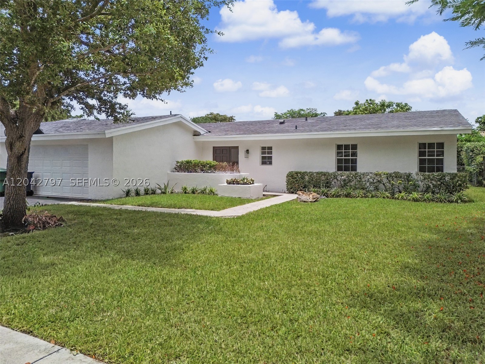 FIRST ADDN TO CALUSA CLUB - Residential