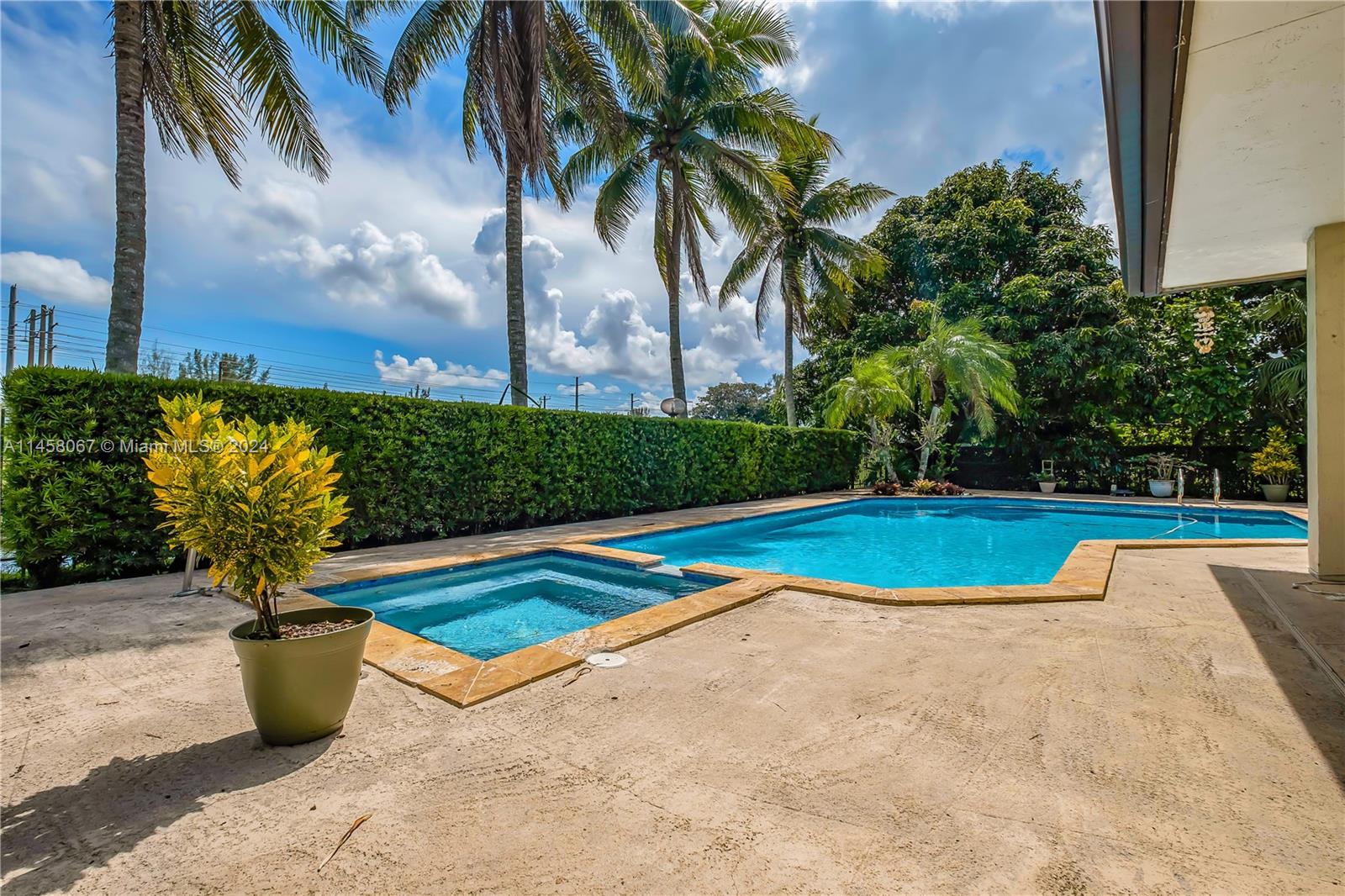 COUNTRY CLUB OF MIAMI EST - Residential