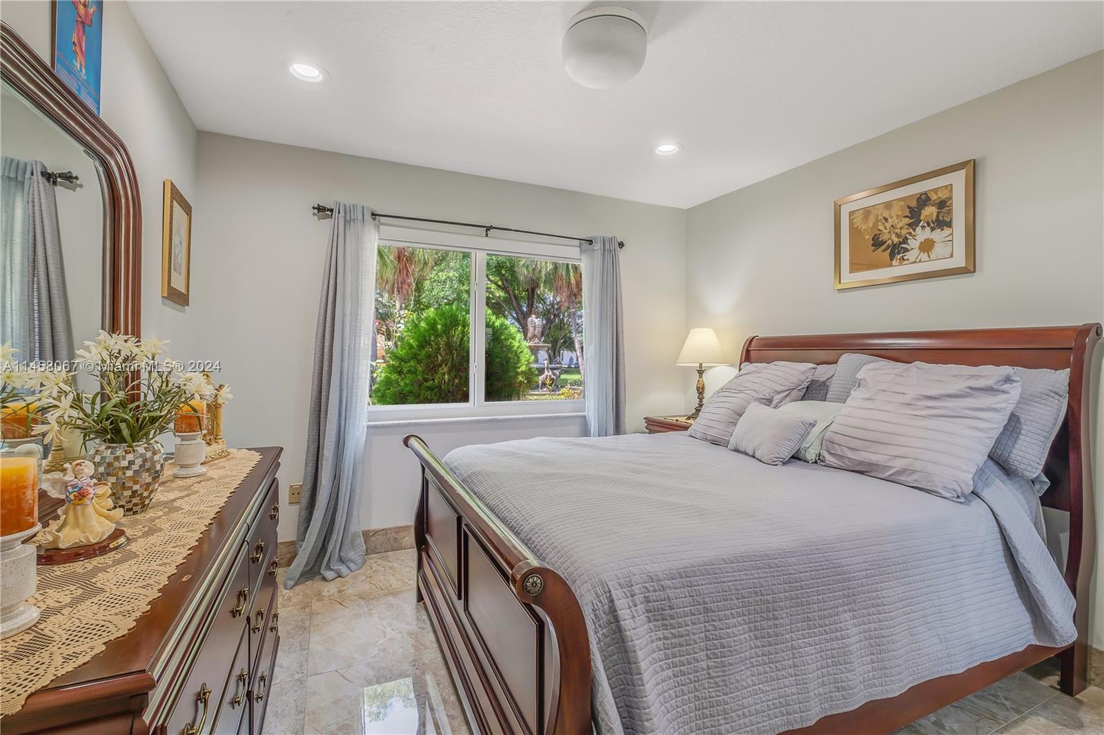 COUNTRY CLUB OF MIAMI EST - Residential