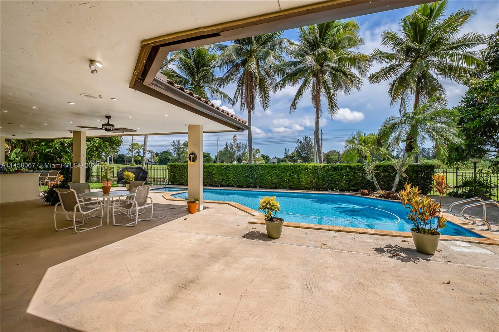 COUNTRY CLUB OF MIAMI EST - Residential