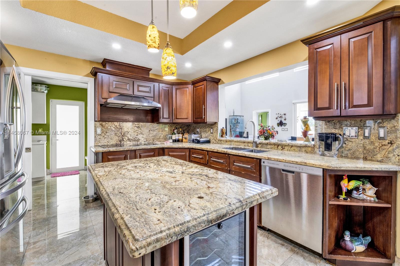 COUNTRY CLUB OF MIAMI EST - Residential
