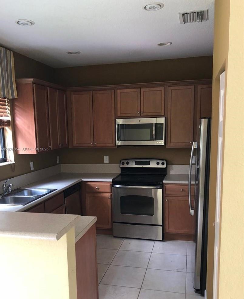 CENTURY GARDENS AT TAMIAM - Residential Lease