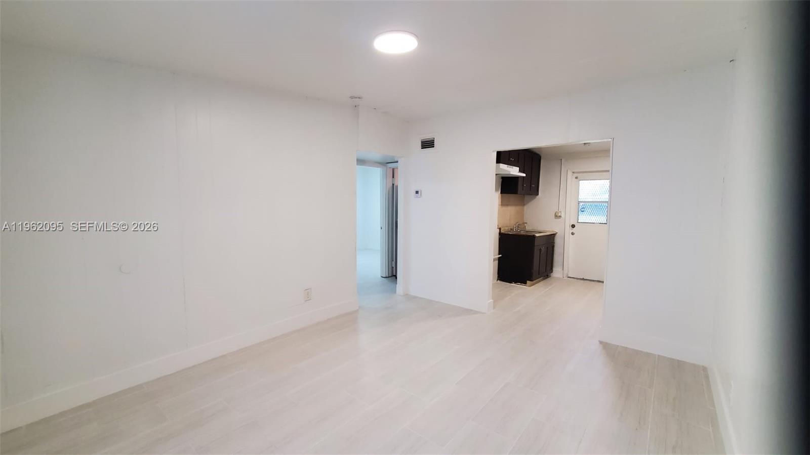 LINCOLN PARK THIRD ADD - Residential Lease