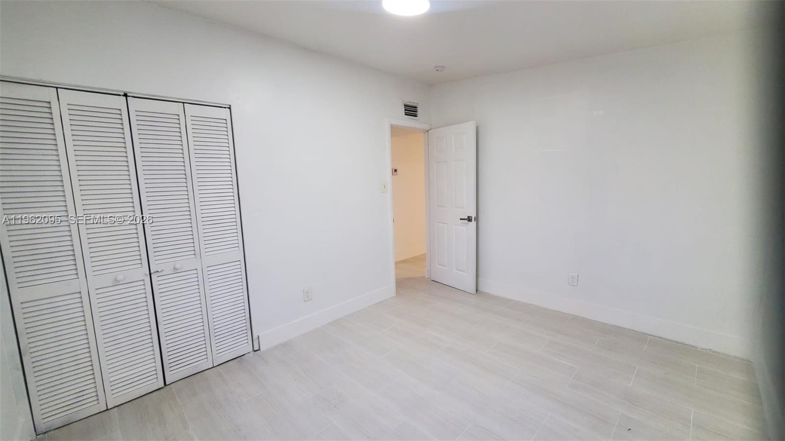 LINCOLN PARK THIRD ADD - Residential Lease