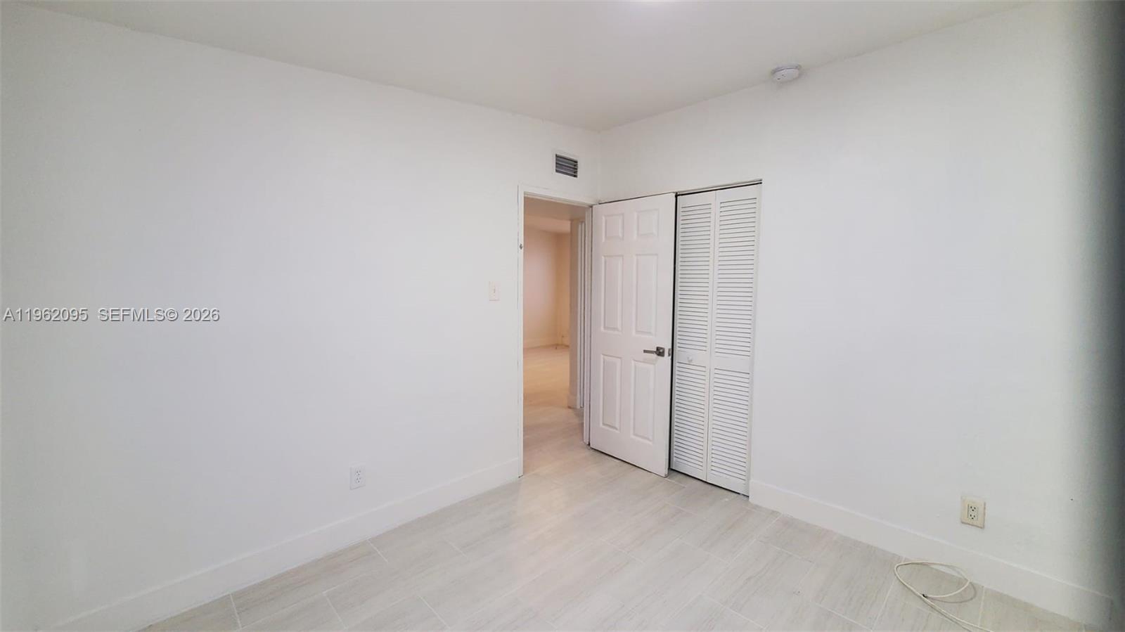 LINCOLN PARK THIRD ADD - Residential Lease