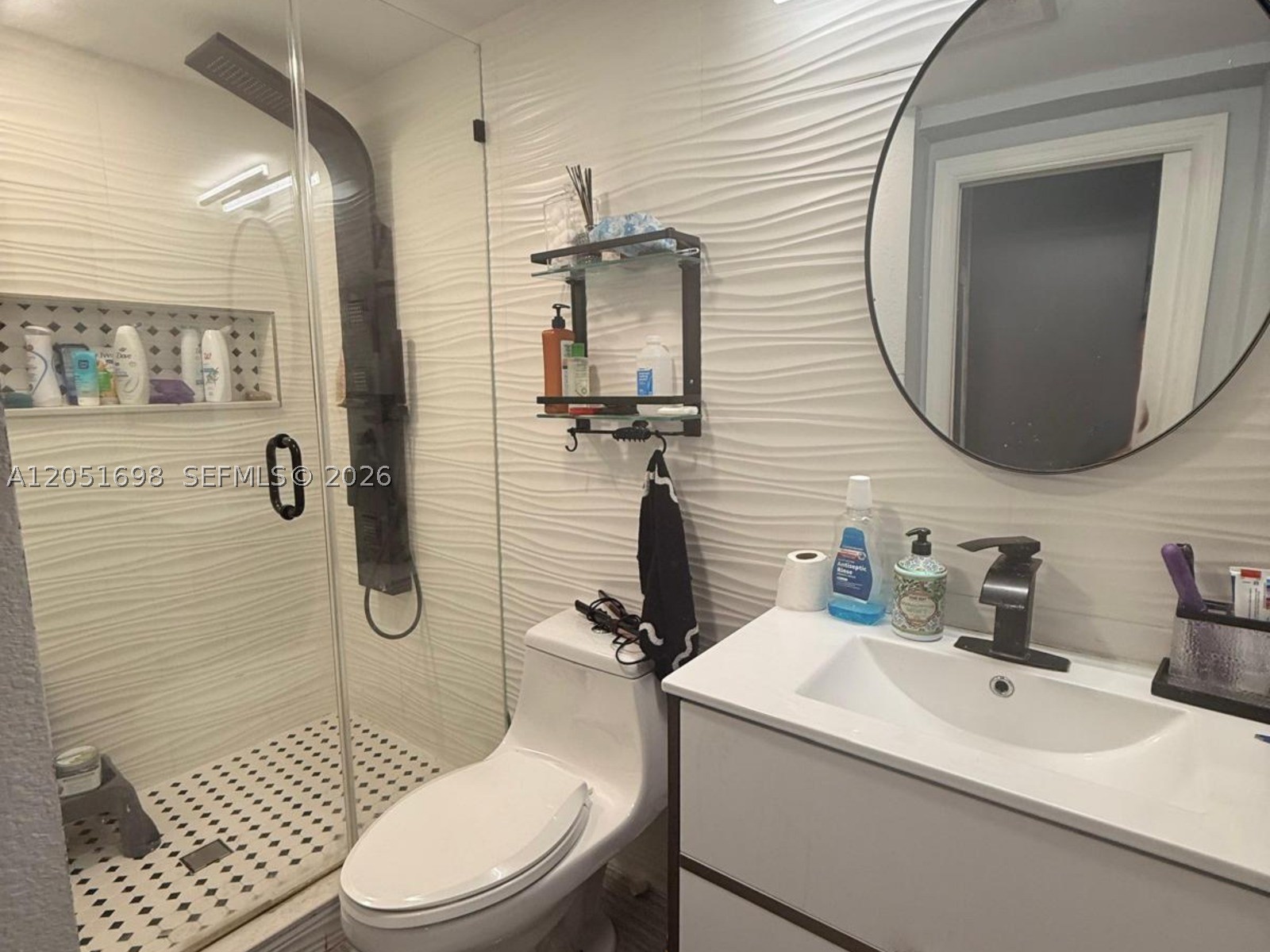 SECOND ADDN TO RO-JEN EST - Residential Lease