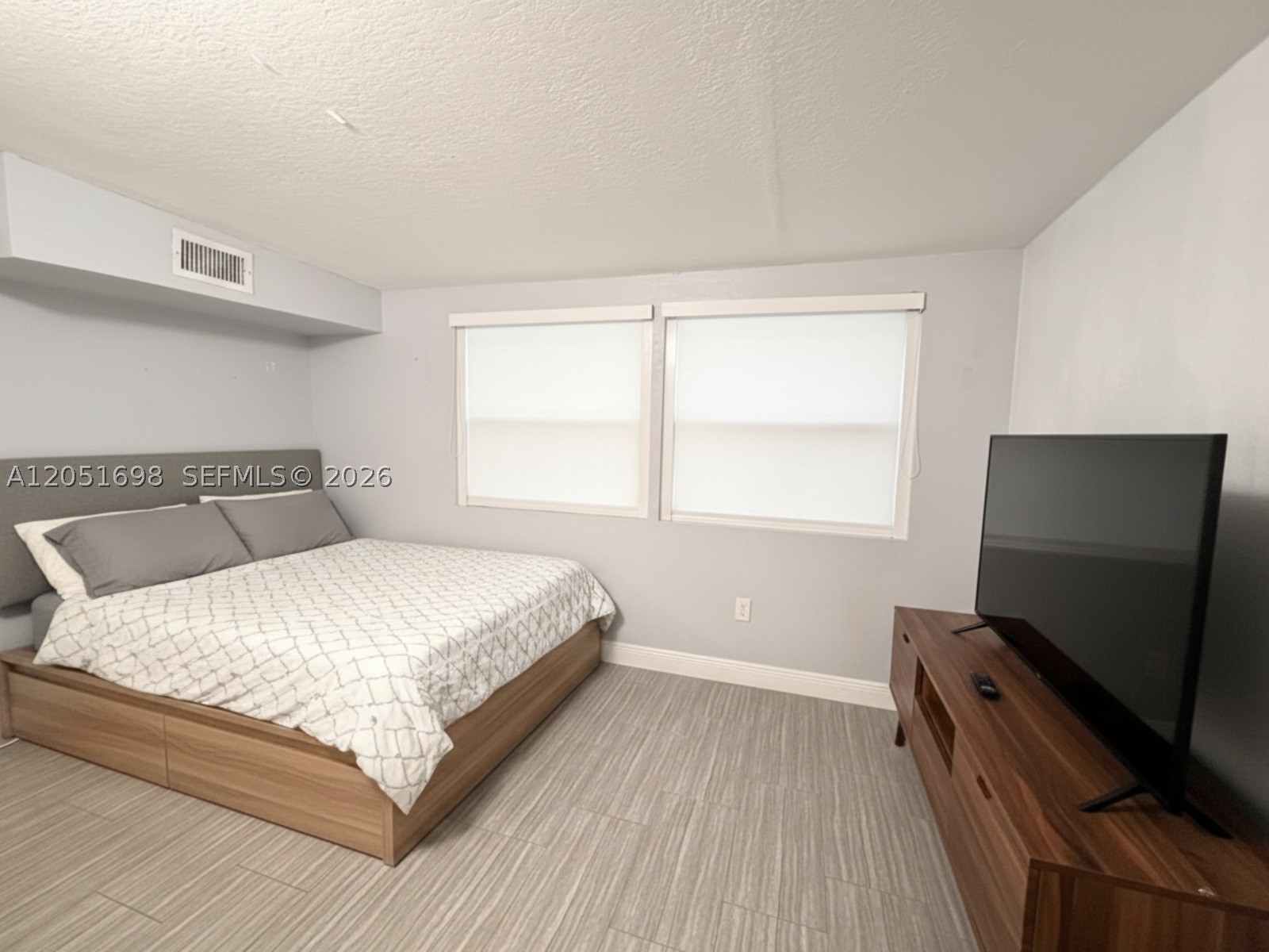 SECOND ADDN TO RO-JEN EST - Residential Lease