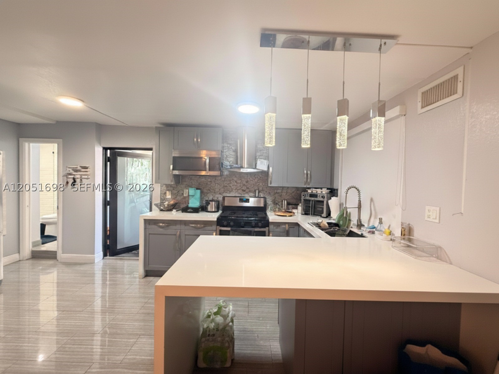 SECOND ADDN TO RO-JEN EST - Residential Lease