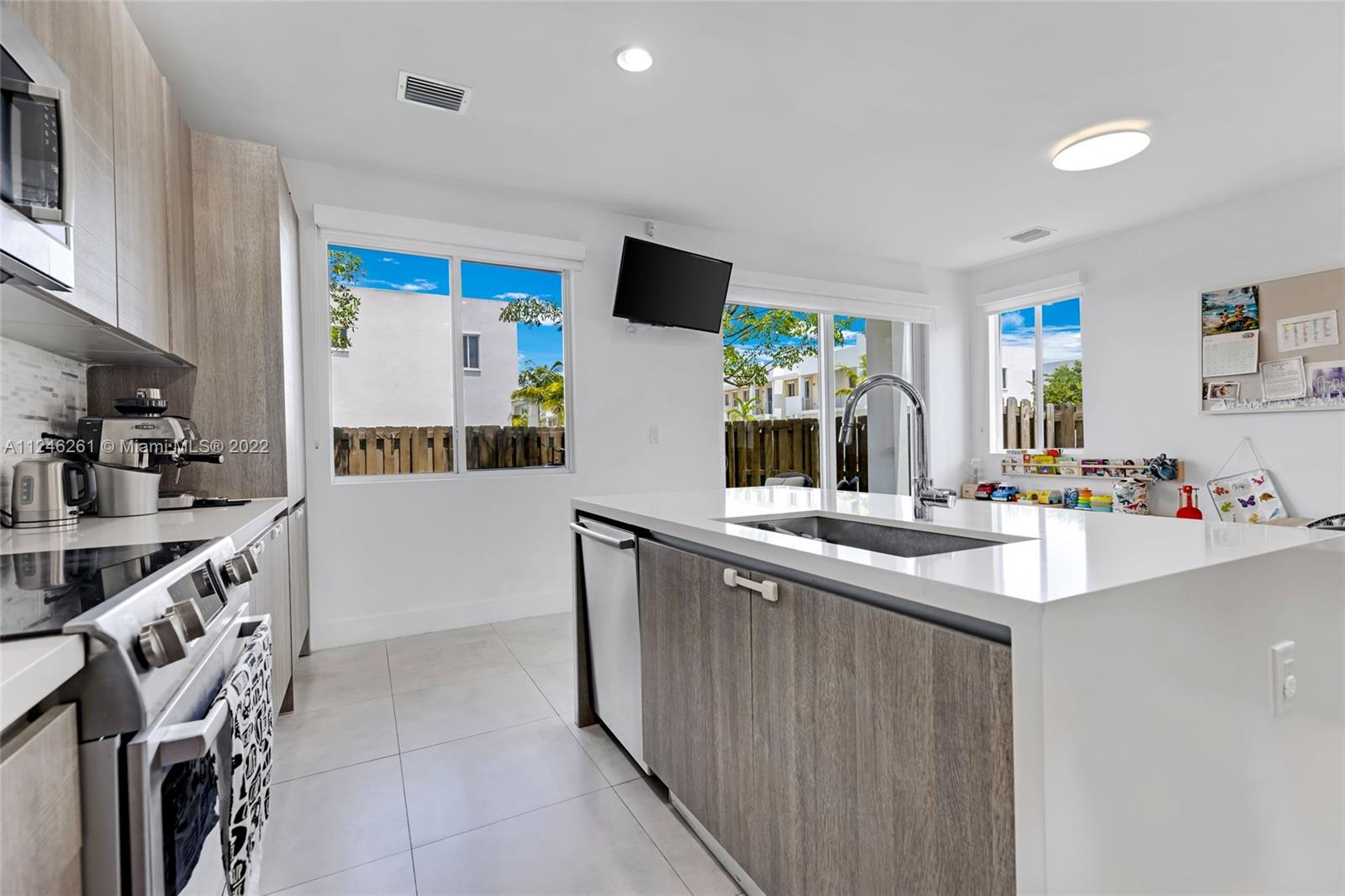 DORAL PALMS - Residential
