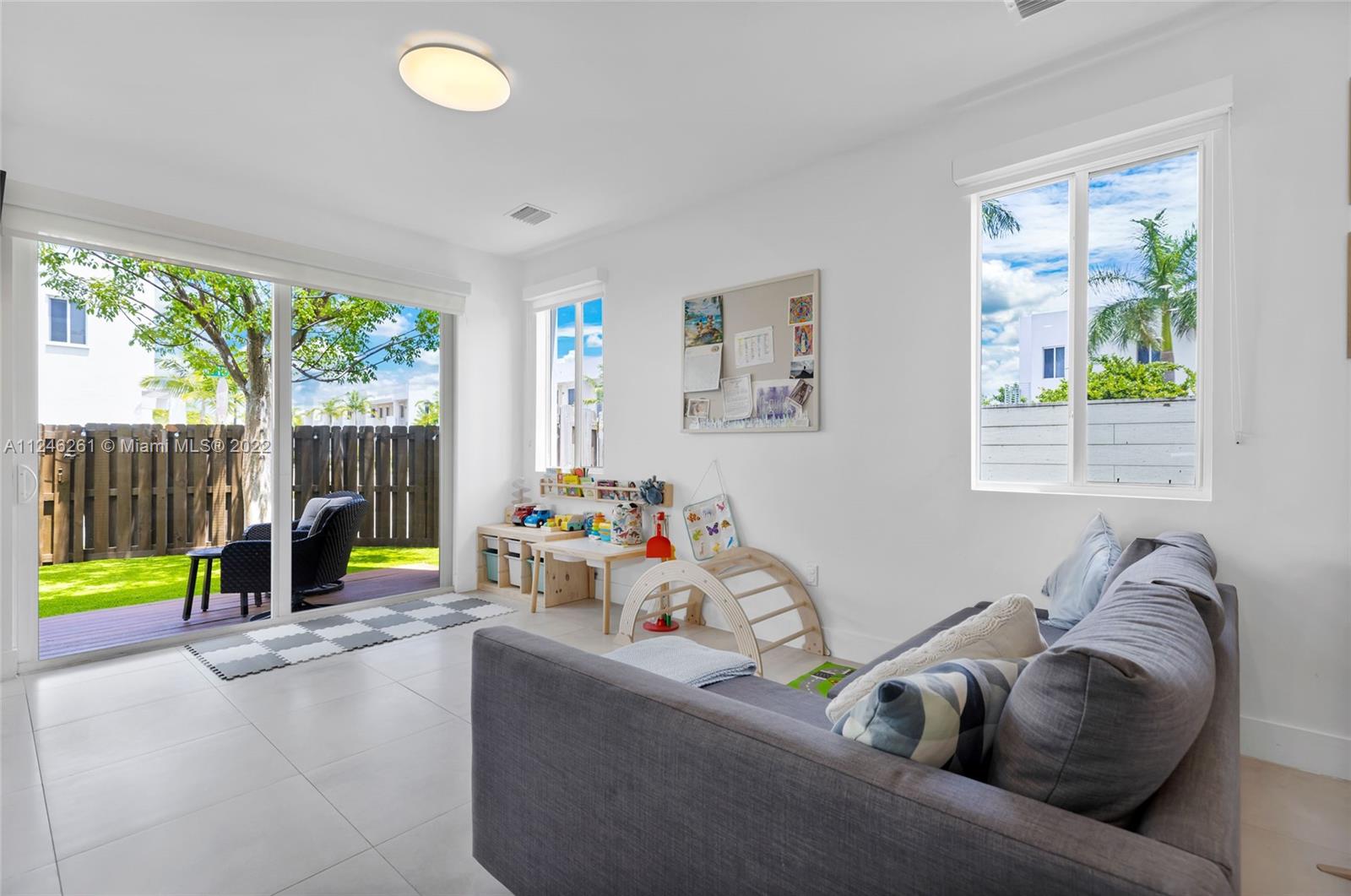 DORAL PALMS - Residential