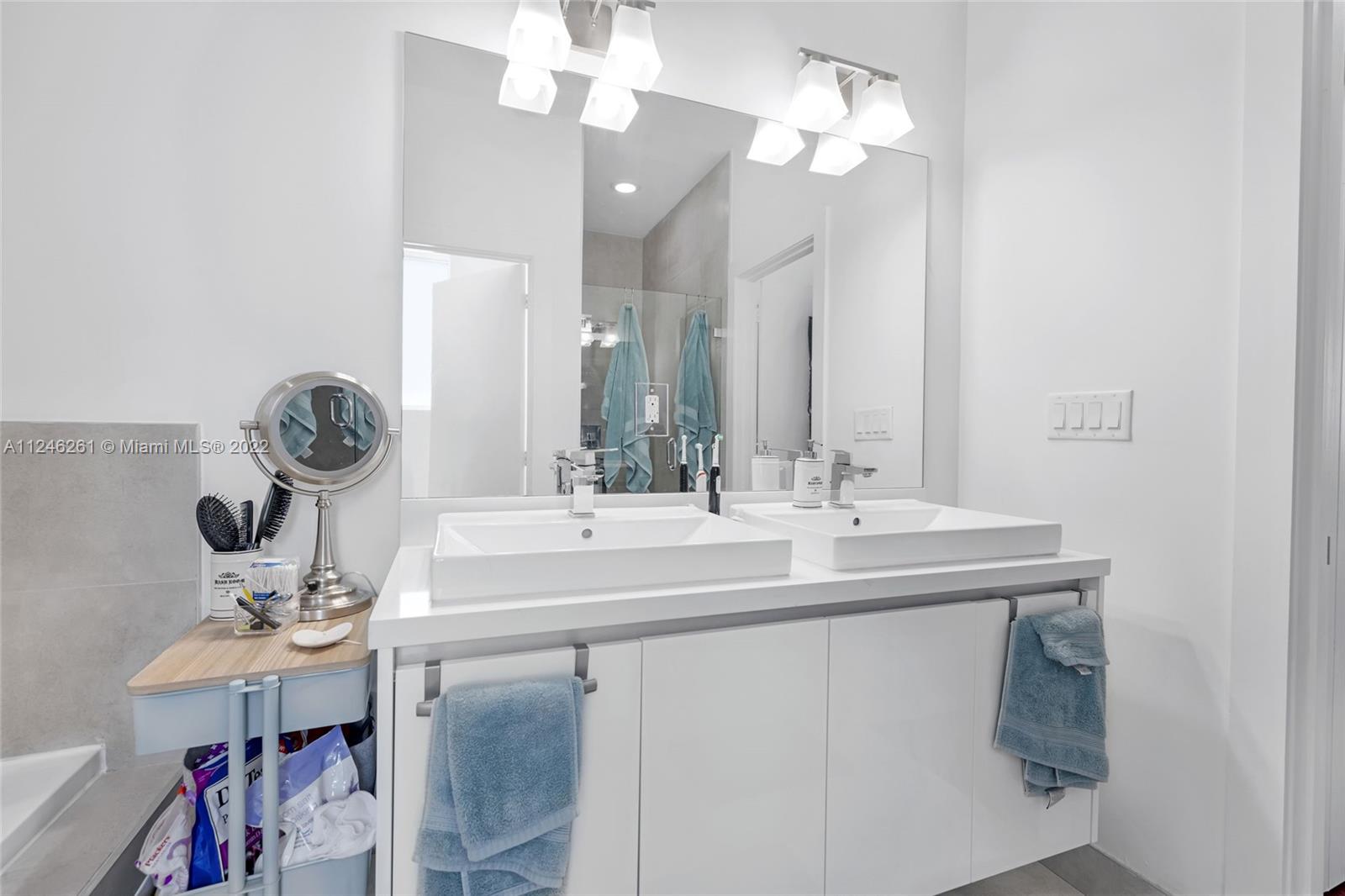 DORAL PALMS - Residential