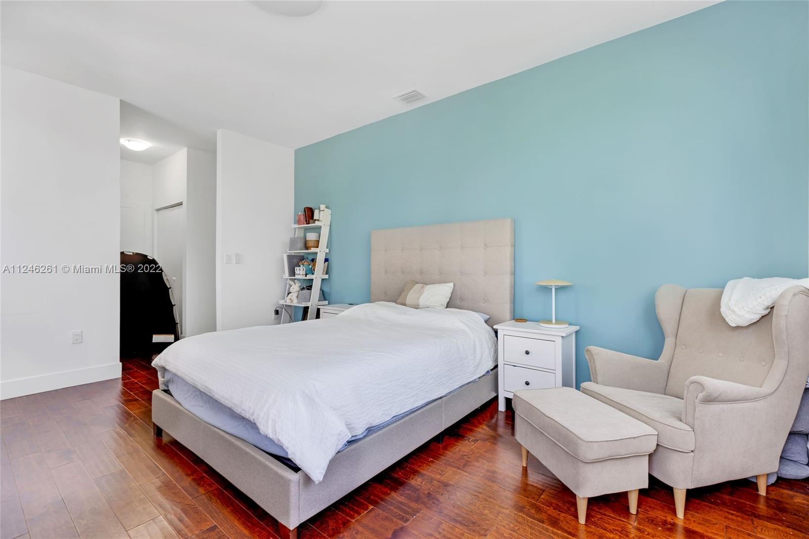 DORAL PALMS - Residential