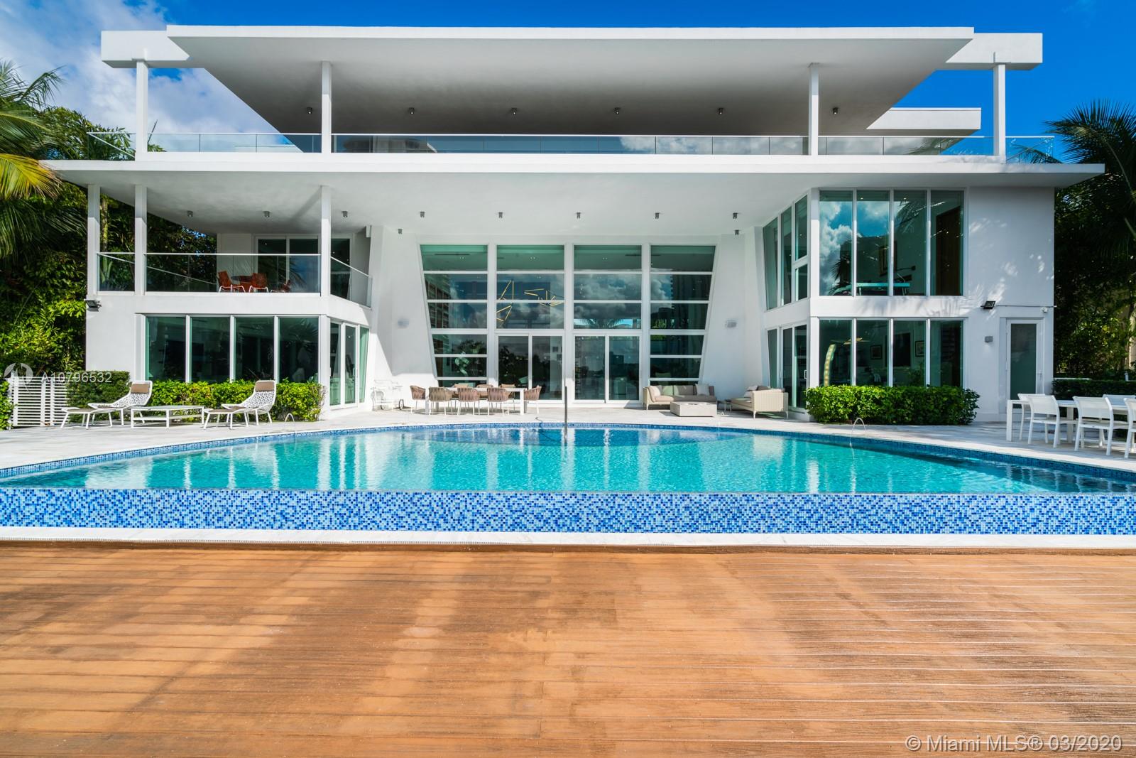 GOLDEN BEACH SEC E - Residential