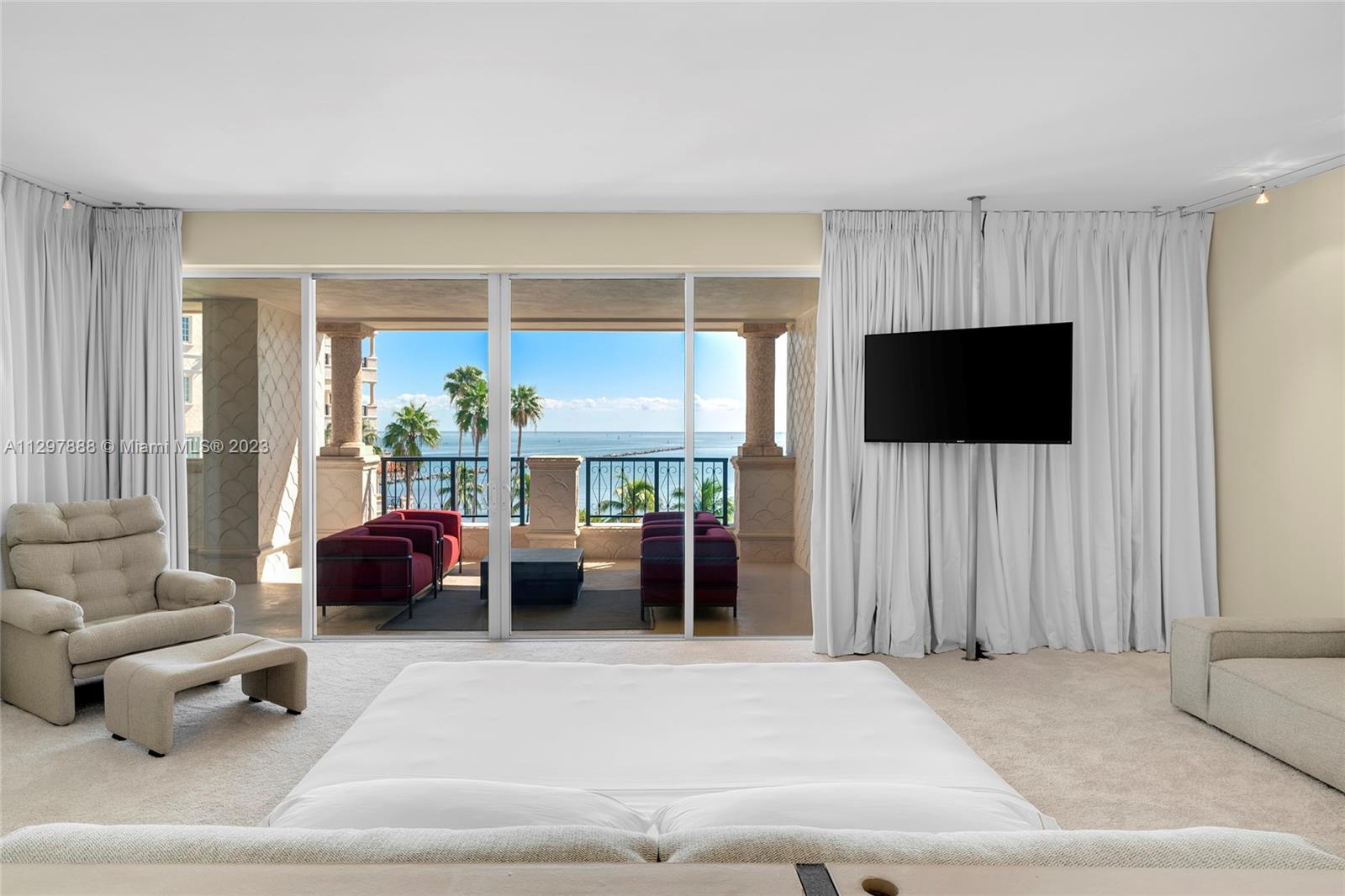 FISHER ISLAND - Residential