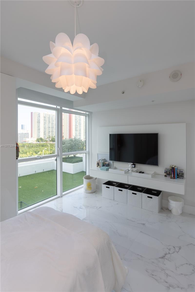 400 SUNNY ISLES CONDO WES - Residential
