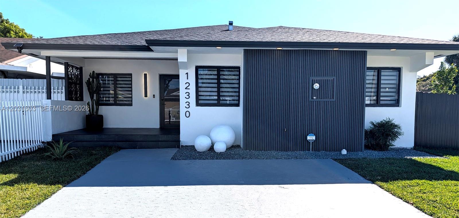 SOUTH MIAMI LAKES - Residential