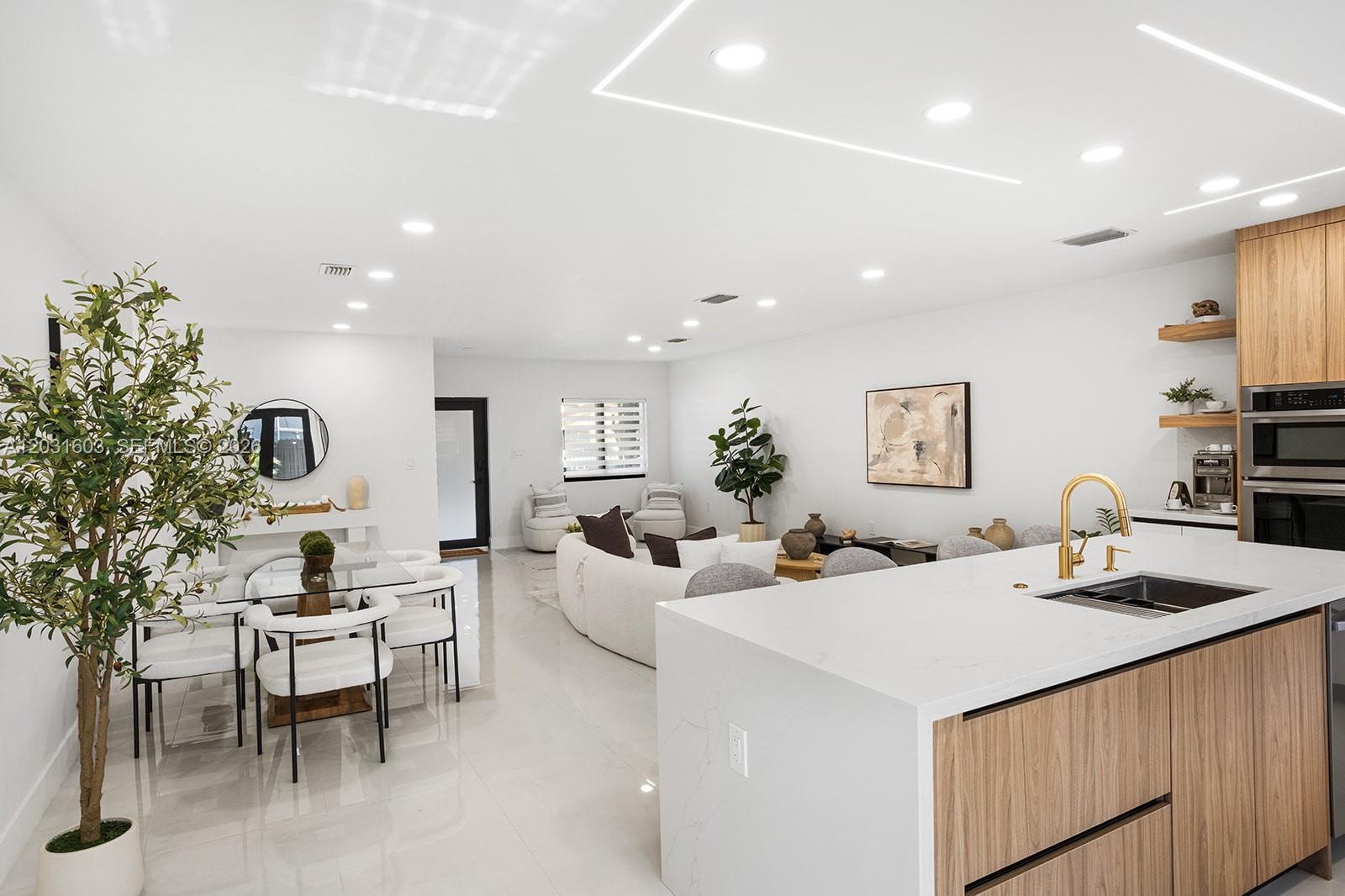 SOUTH MIAMI LAKES - Residential