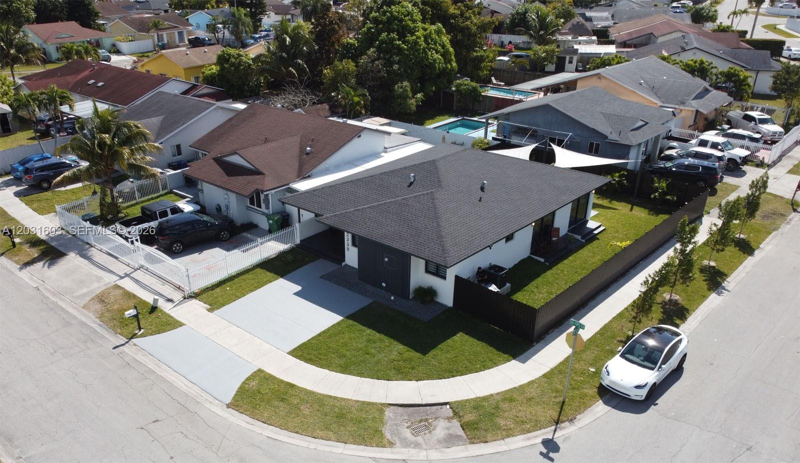 SOUTH MIAMI LAKES - Residential
